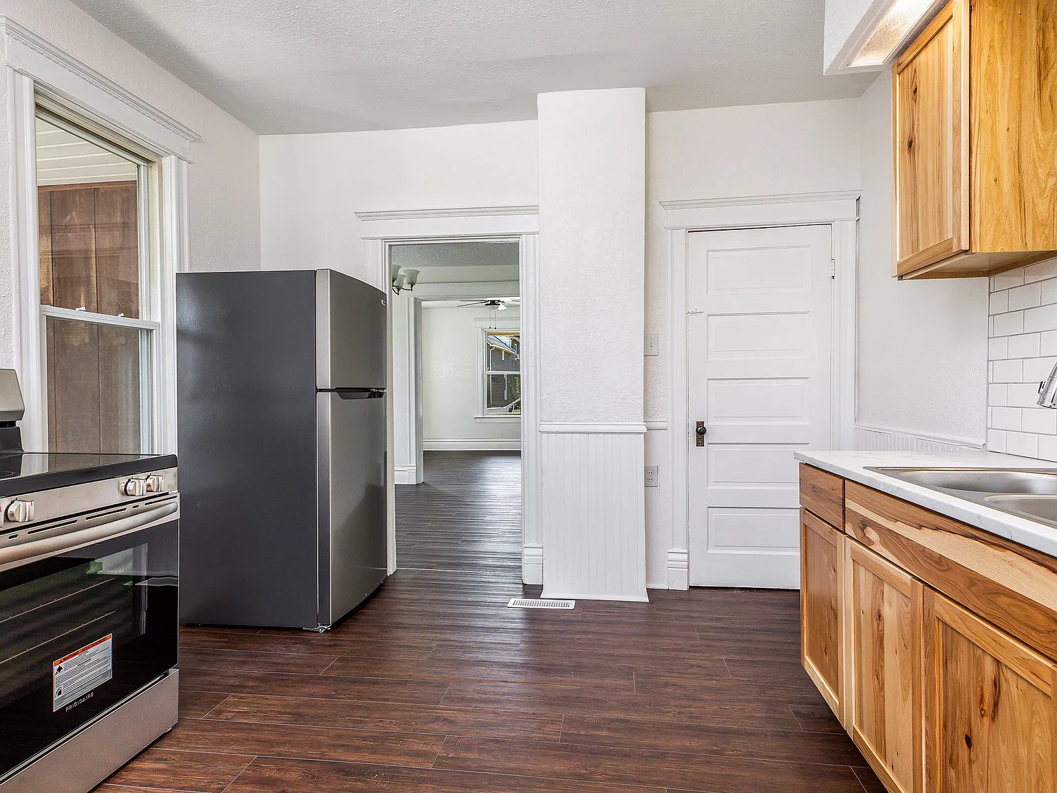 3 bed, 1.0 bath, 1200 sqft, $1,400 — Photo 3