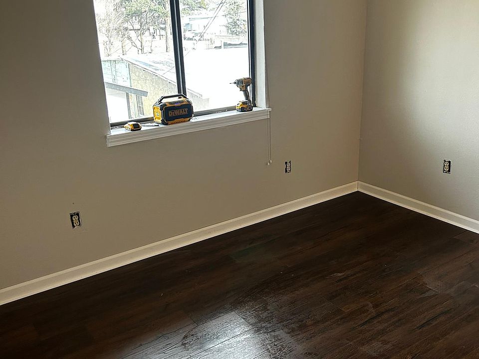 2nd image of 610 E 3rd Ave #4