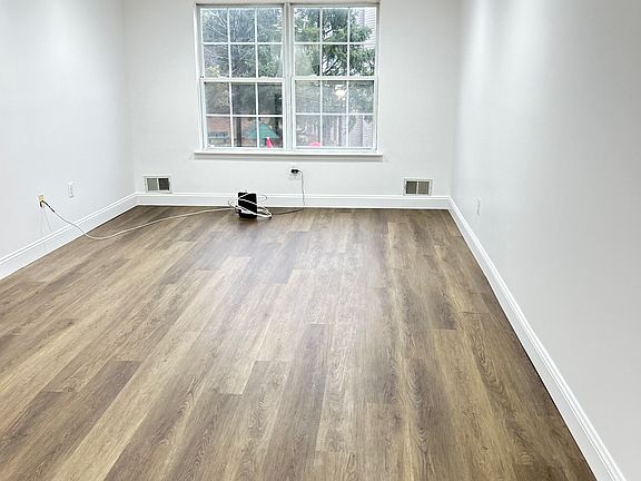 South East facing Living room that sees Light all day round