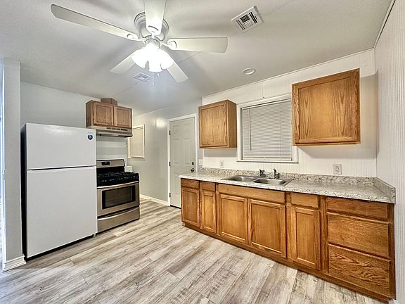 4th image of 1604 Summit St