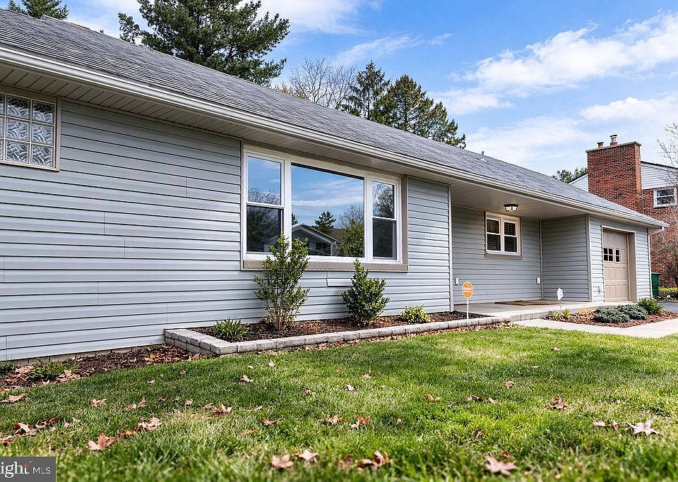 1st image of 9 Oakmont Rd