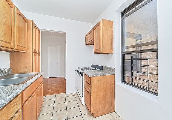 5th image of 56 Bennett Ave APT 2G