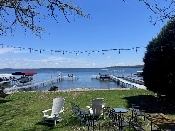 2153 Middleton Beach Rd, Middleton, WI 53562