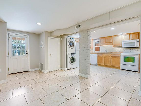 5th image of 631 E Henry St Unit B