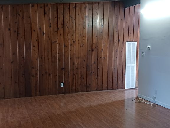 4th image of 7339 Genesta Ave