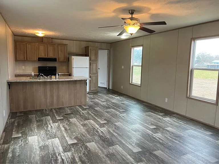 185 Gillham Rd — Photo 3