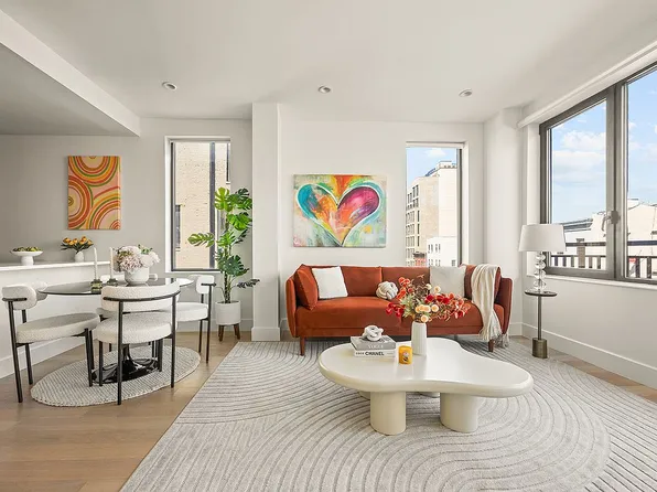 738 Grand St #3A, Brooklyn, NY 11211