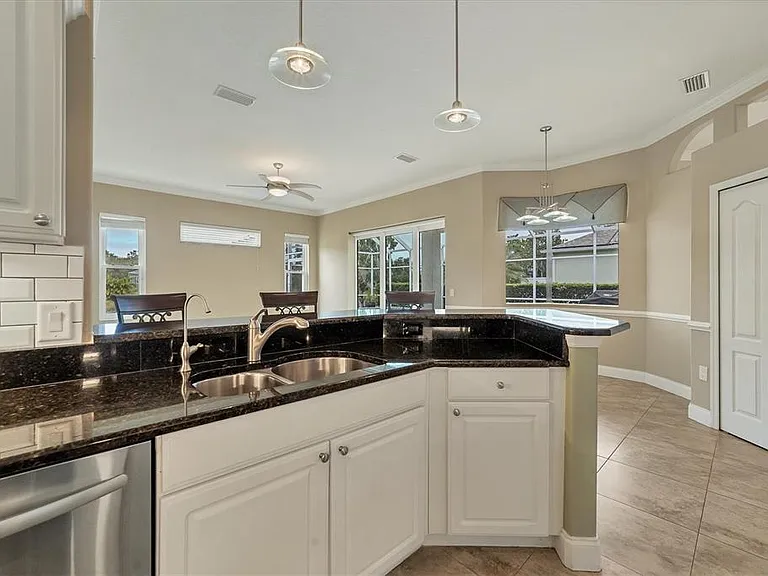 11709 Clubhouse Dr — Photo 13