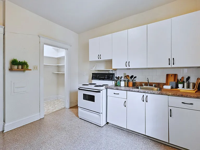39 Herkimer St — Photo 11