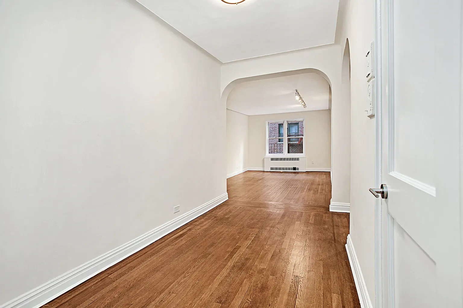 305 West 52nd Street — Photo 4