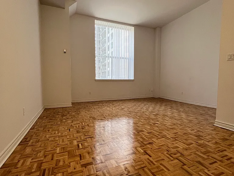 1401 Dupont St — Photo 14