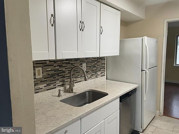 5th image of 352 W Deer Park Rd #5B