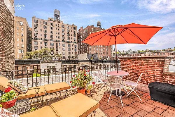 Sold by Sotheby's International Realty | media 2