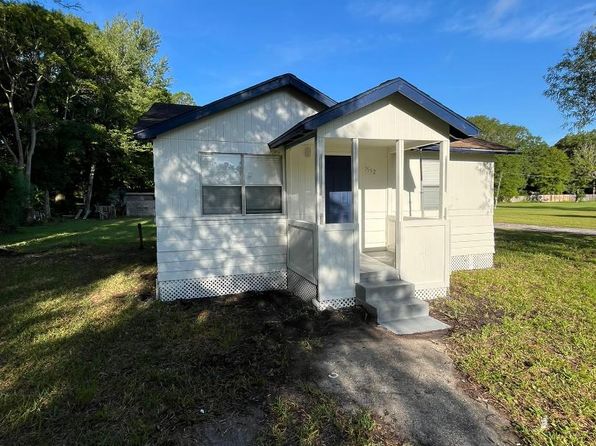 1552 County Road 225 NE