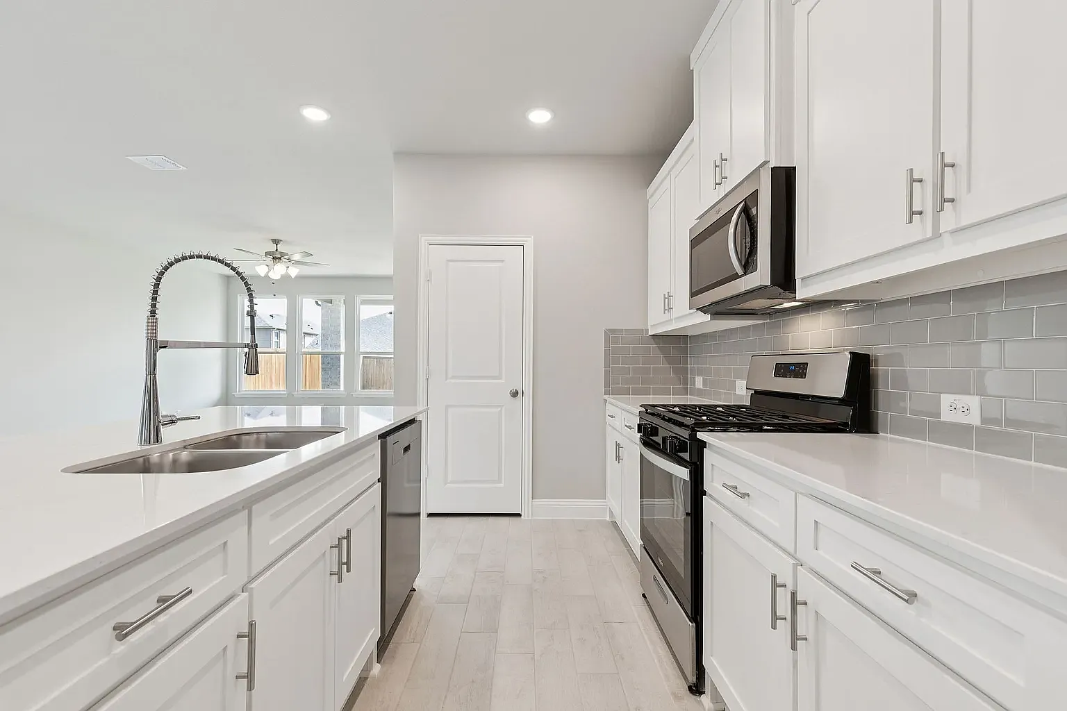 4 bed, 2253 sqft, $2,800 — Photo 3