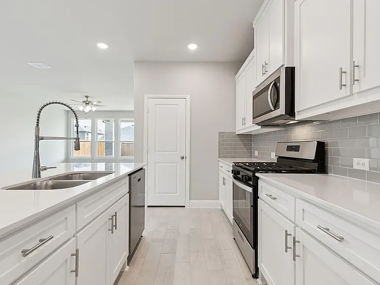 704 Santa Lucia Dr — Photo 3