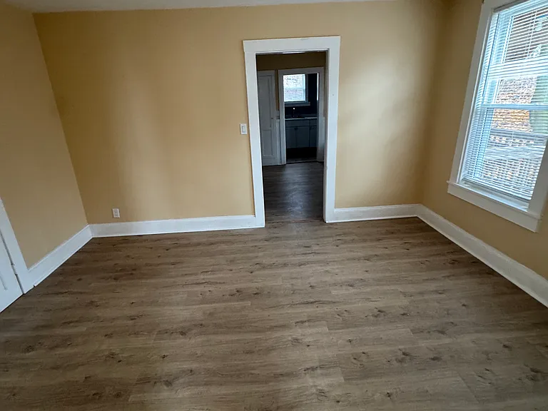 33 Crystal St #2 — Photo 4