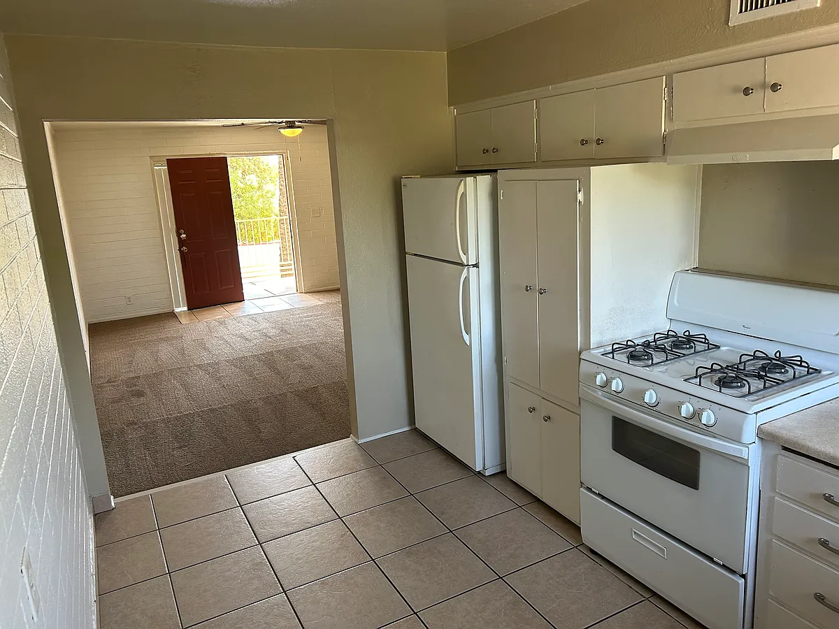 Building Photo - 1123 E Sierra Vista Dr #15