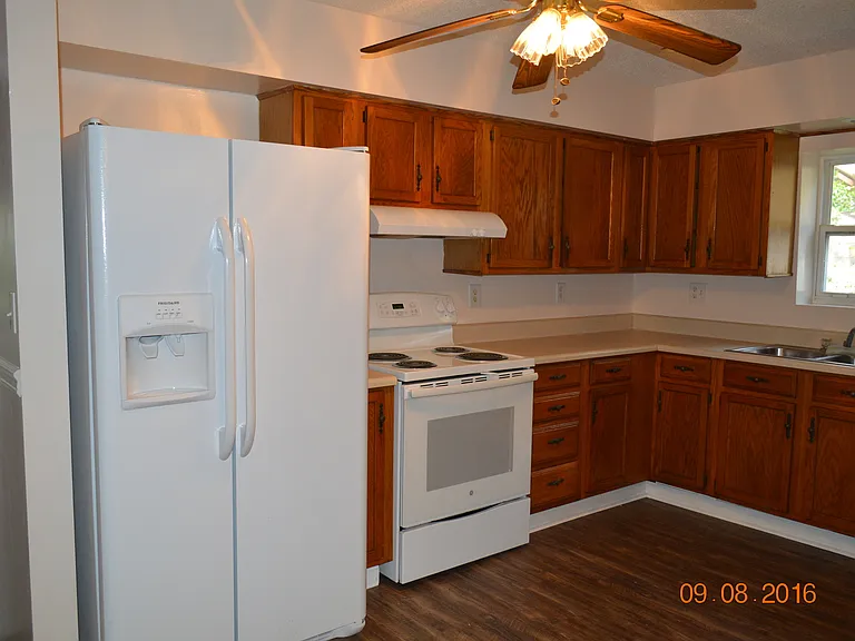 1115 Hickory Ave — Photo 3