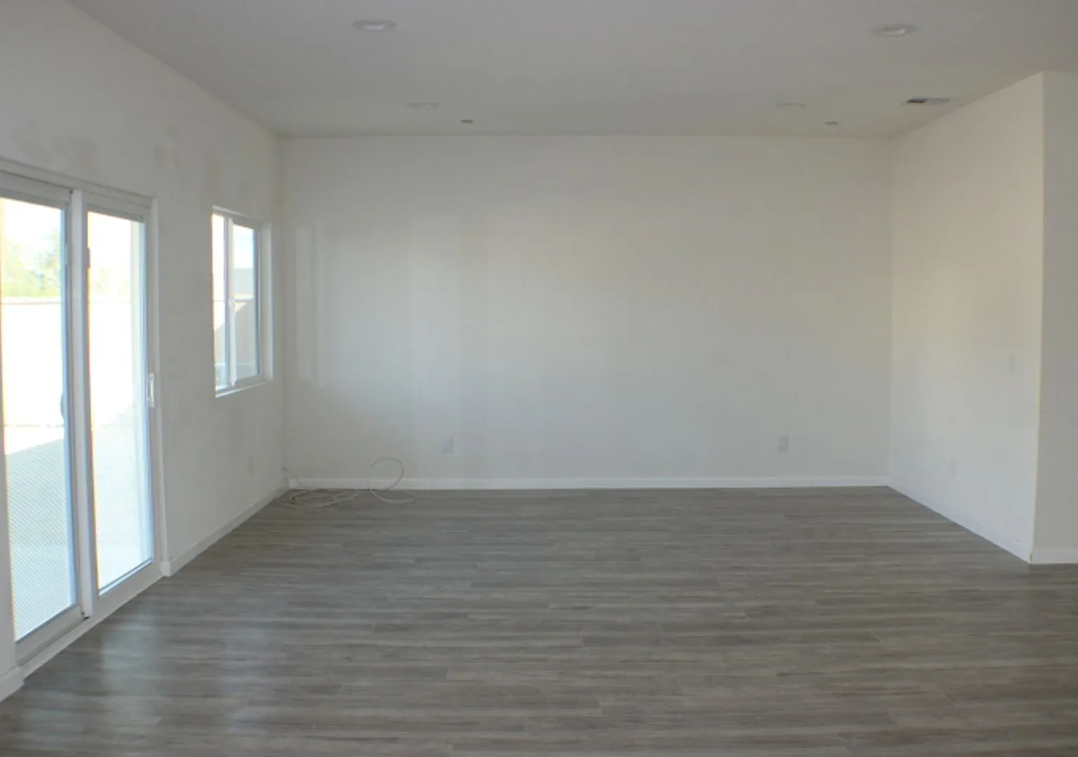 New Construction - 4 Bedroom & 1 Office Room + 3 Bathrooms - Move In Ready! — Photo 4
