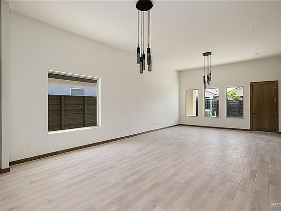 3rd image of 5013 Sonora Ave