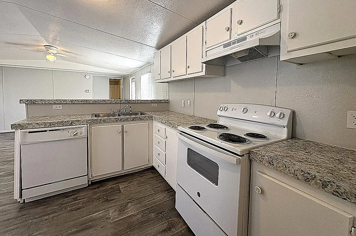 2 bed, 896 sqft, $749 — Photo 2