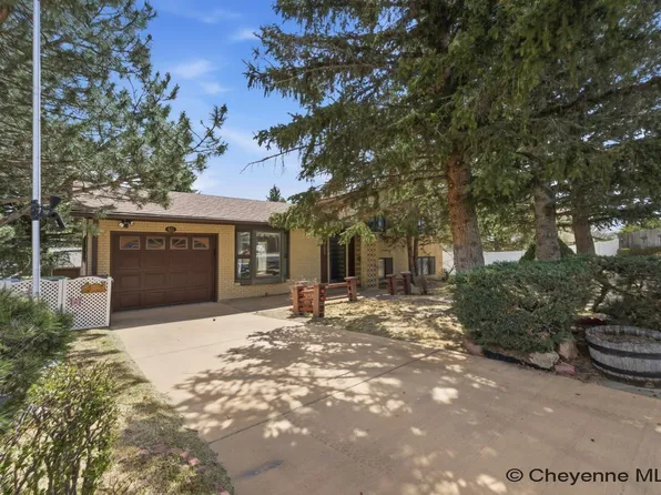 621 Golden Hill St, Cheyenne, WY 82009