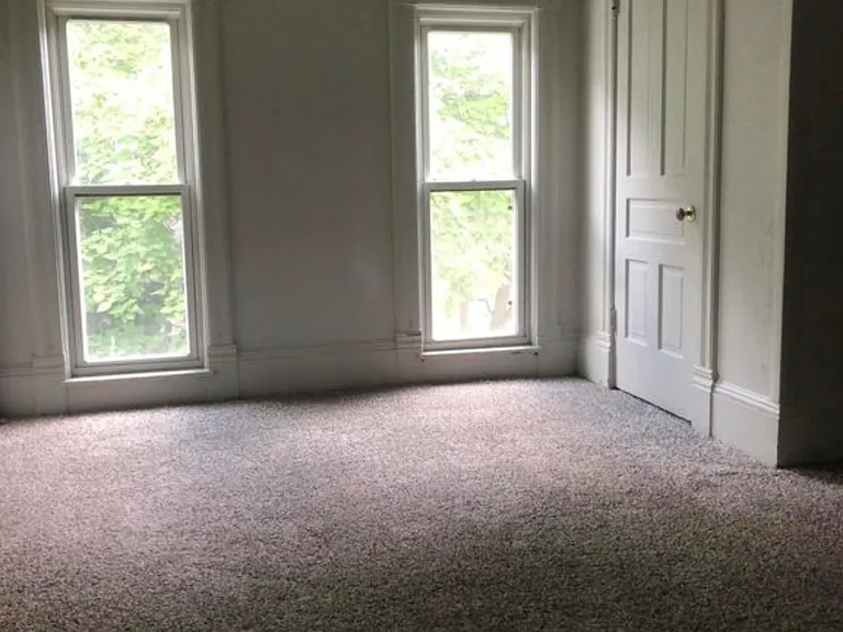 611 S Jackson St — Photo 12