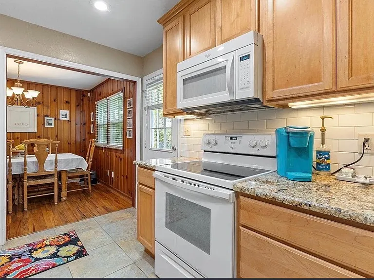 1110 Carrin Dr — Photo 9