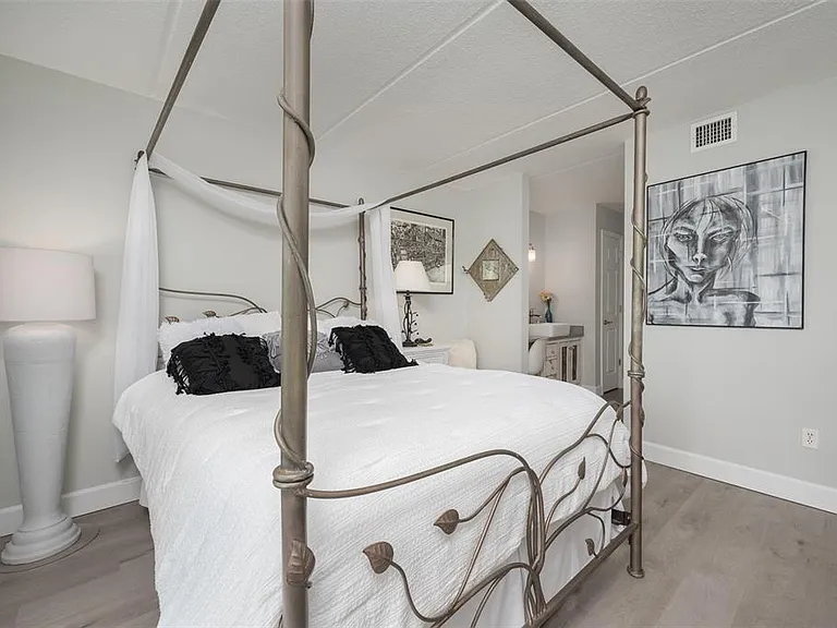 845 Benjamin Franklin Dr #302 — Photo 16