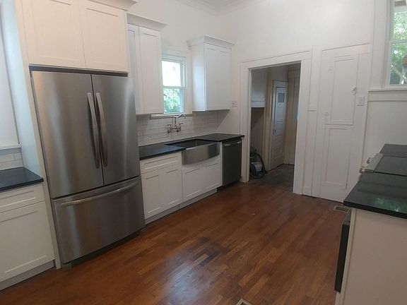 5th image of 411 W Mistletoe Ave