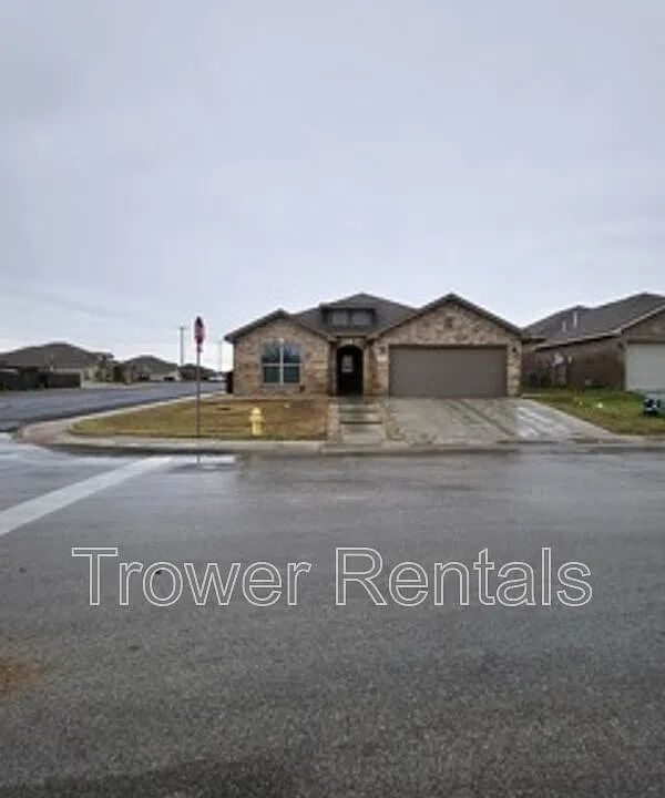 1021 E 90th Ct