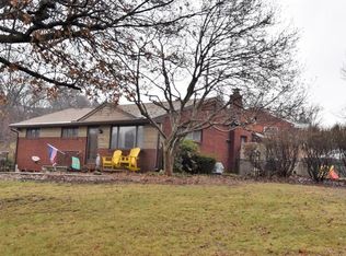 5329 Ranchview Dr, Pittsburgh, PA 15236