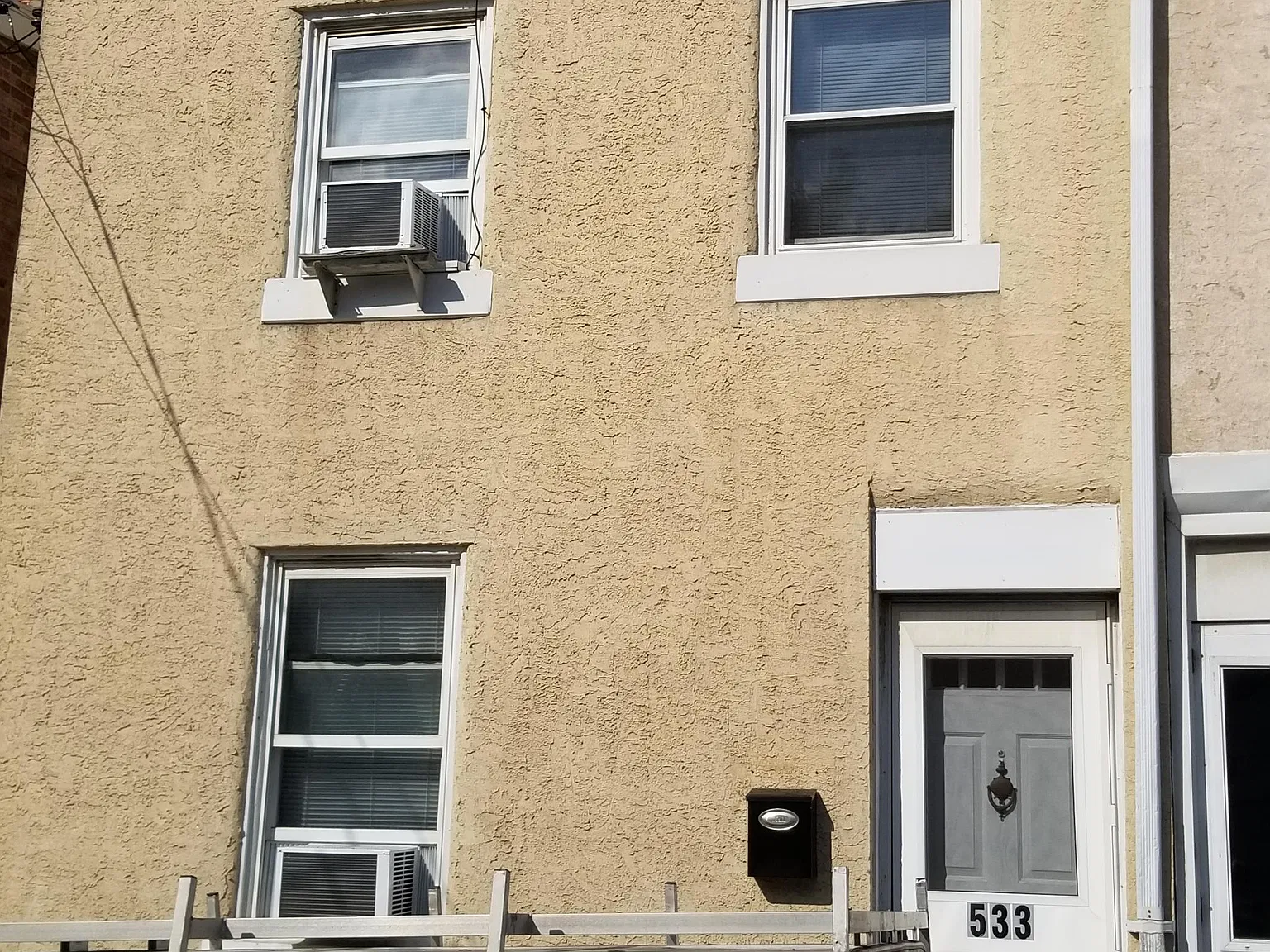 3 bed, 1600 sqft, $2,200 — Photo 1