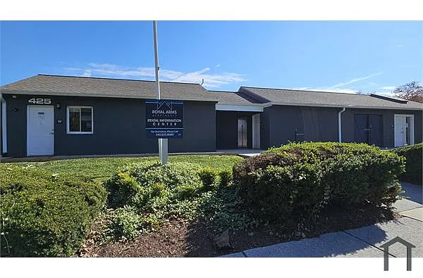 Building Photo - 405 E Criser Rd #304