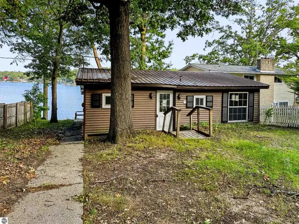 1361 N Crooked Lake Dr, Lake, MI 48632