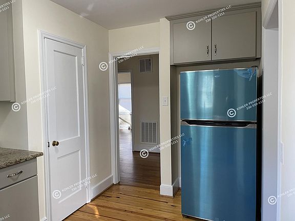 3rd image of 917 Lexington Ave