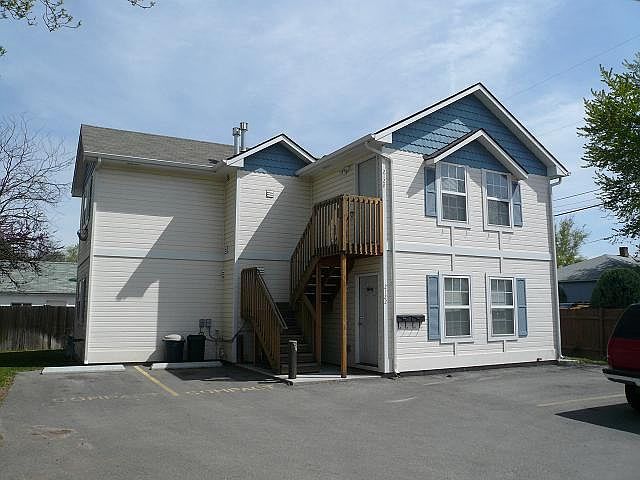 2nd image of 2120-2122 S Vista Ave
