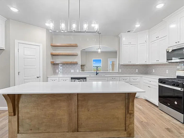 528 Hackberry Ln — Photo 6
