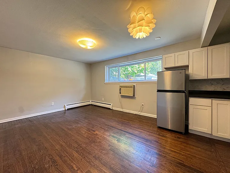 550 Whitney Ave #2 — Photo 6