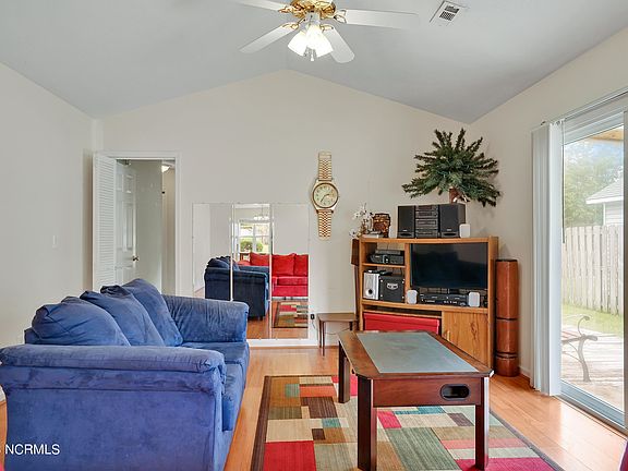 3rd image of 1108 Loman Lane