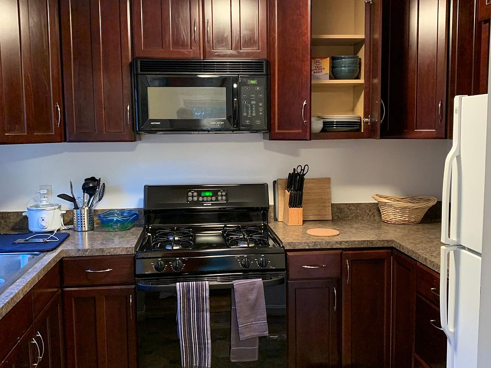 1st image of 700 N Wakefield St APT 2