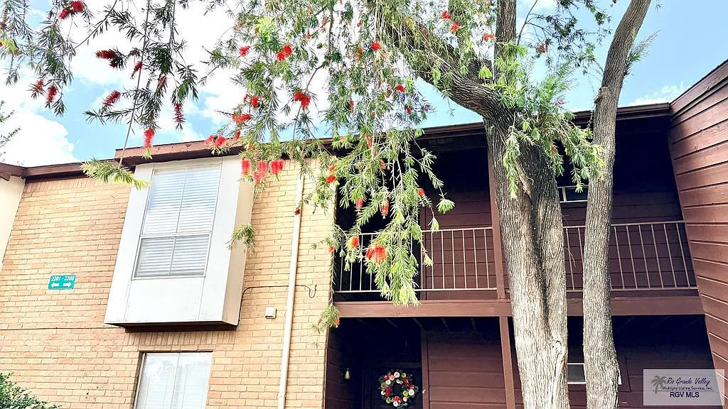 2 bed, 2.0 bath, 1138 sqft, $2,000 — Photo 1
