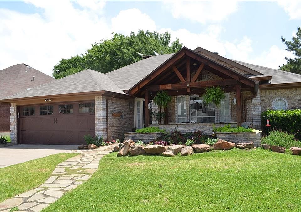 1st image of 2704 Old English Ct
