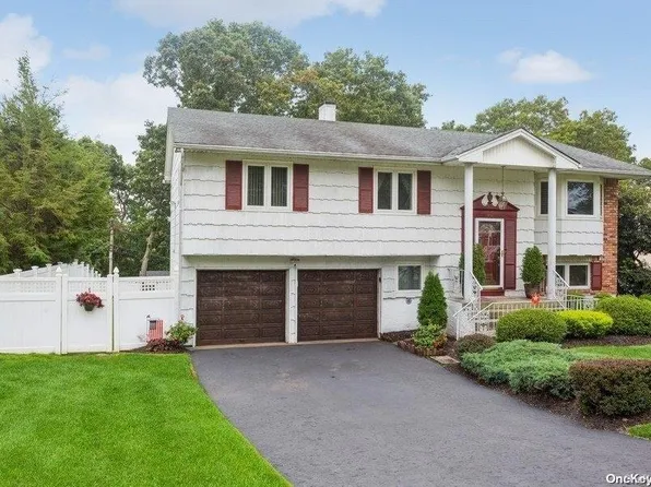 42 Lindron Avenue, Smithtown, NY 11787