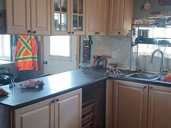 2nd image of 11574 Rowena Rd