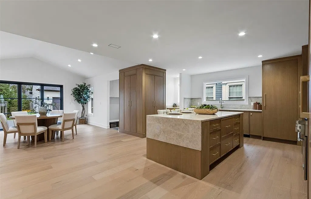 5 bed, 4658 sqft, $15,000 — Photo 3