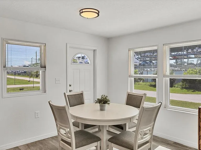 3280 Holly Ave — Photo 22