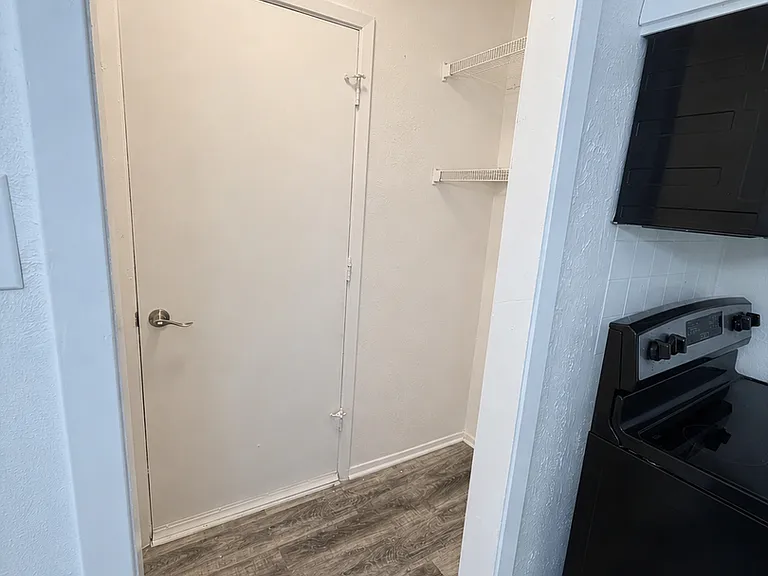 5309 Holly Trl — Photo 6