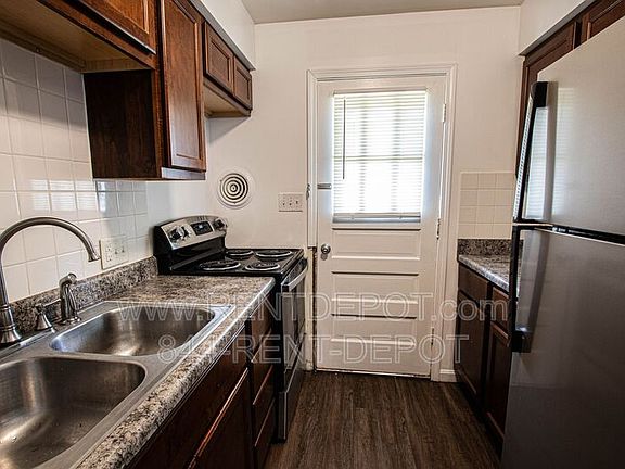 5th image of 2901 Ravenswood Dr